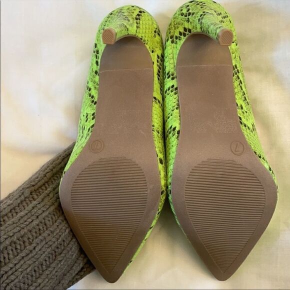 WILD DIVA GREEN CROC PUMPS.  NEW. - Picture 8 of 8